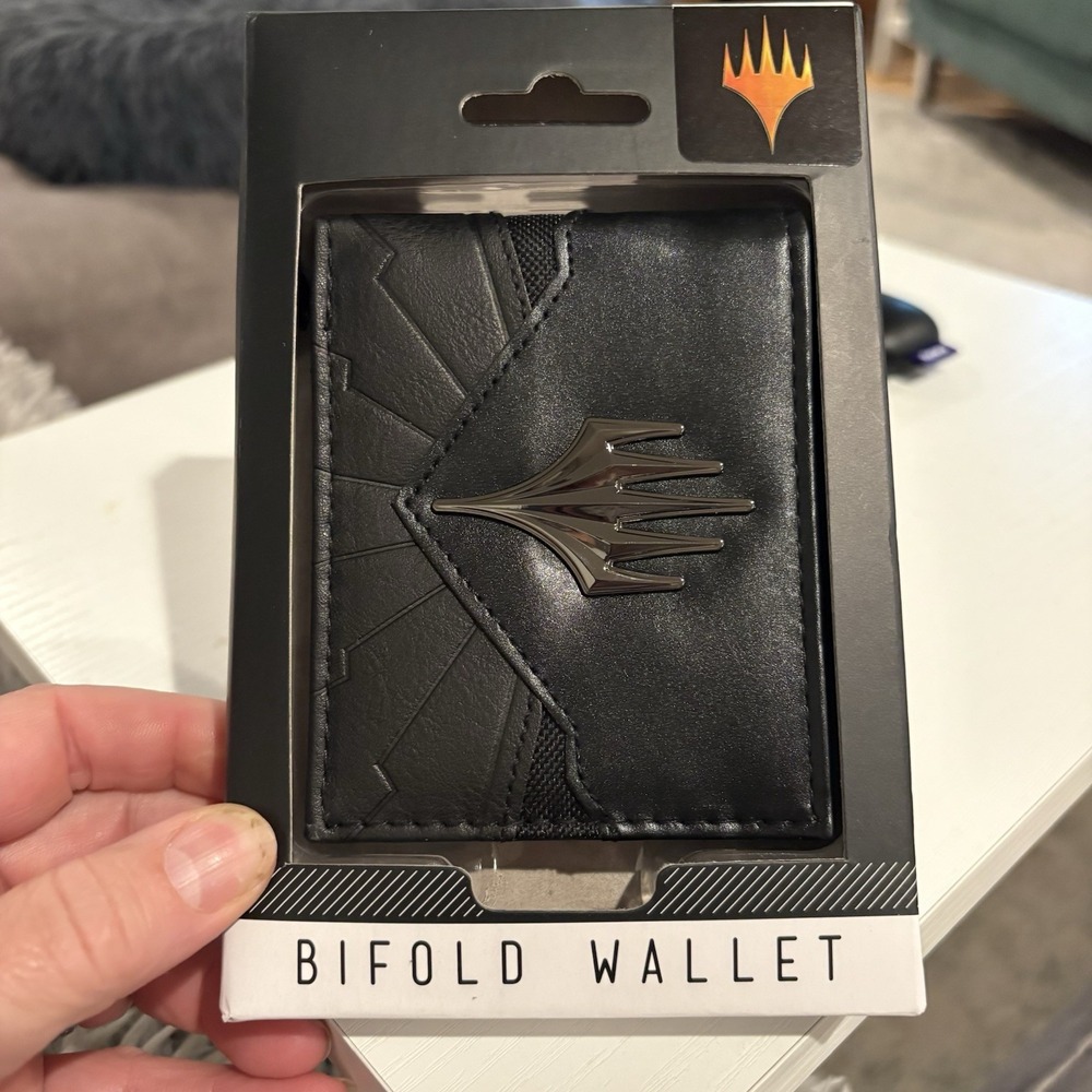 BIOWORLD Magic The Gathering Black Bi-fold Closure Wallet Wizards of the Coast